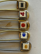 Load image into Gallery viewer, 1940s Slot Dice Horse Keys