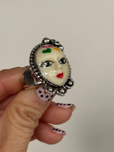 Load image into Gallery viewer, 1960s Beauty Queen Ring