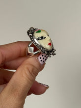 Load image into Gallery viewer, 1960s Beauty Queen Ring