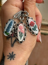 Load image into Gallery viewer, 1960s Forever Flower Necklace