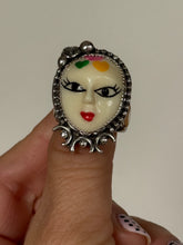 Load image into Gallery viewer, 1960s Beauty Queen Ring