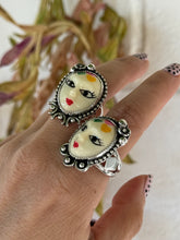 Load image into Gallery viewer, 1960s Beauty Queen Ring