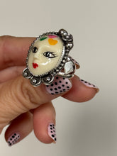 Load image into Gallery viewer, 1960s Beauty Queen Ring
