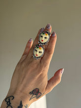 Load image into Gallery viewer, 1960s Beauty Queen Ring