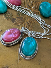 Load image into Gallery viewer, 1930s Intaglio Sacred Heart Glass Necklace