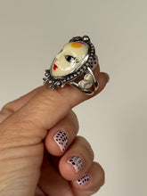 Load image into Gallery viewer, 1960s Beauty Queen Ring