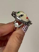 Load image into Gallery viewer, 1960s Beauty Queen Ring