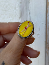 Load image into Gallery viewer, 1950s Pin Up Golf Girl Ring