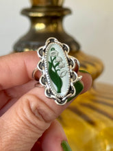 Load image into Gallery viewer, Lilly of the Valley Glass Flower Ring Size 8